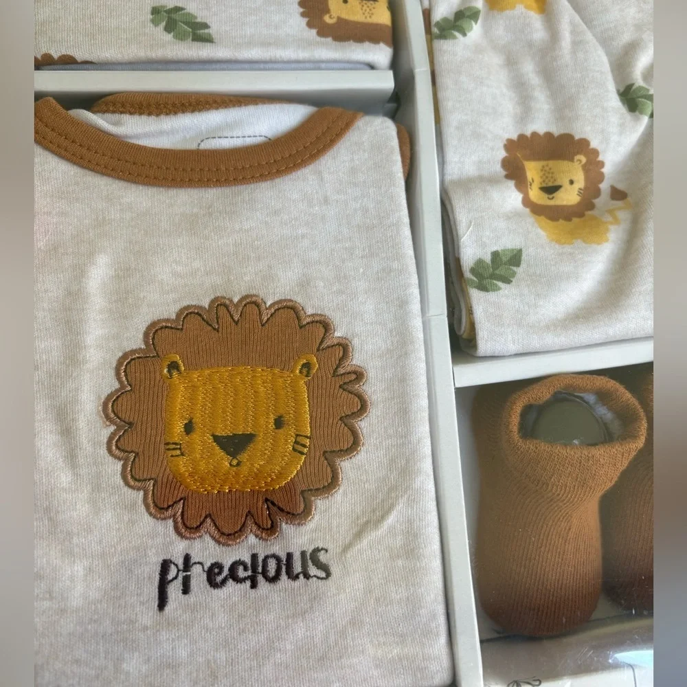 Quiltex 4-Piece Baby Set with Lion
